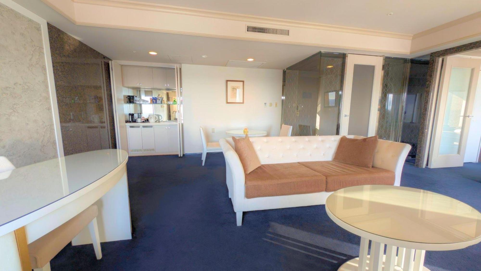 Premier Hotel Nakajima Park Sapporo Luaran gambar A suite at the hotel
